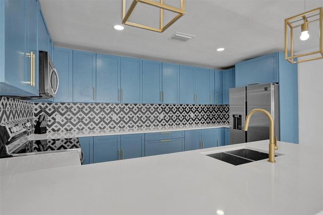 1141 N Northlake Dr, Hollywood, FL 33019