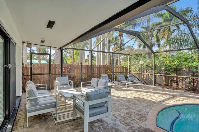 1141 N Northlake Dr, Hollywood, FL 33019