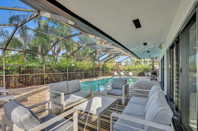 1141 N Northlake Dr, Hollywood, FL 33019