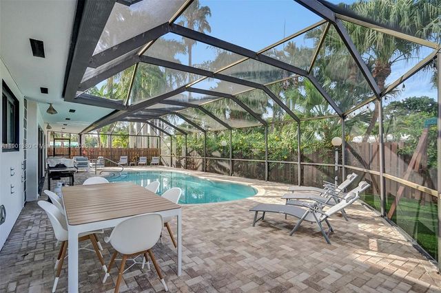 1141 N Northlake Dr, Hollywood, FL 33019