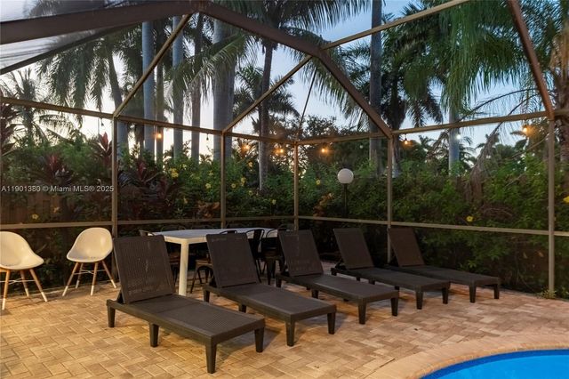 1141 N Northlake Dr, Hollywood, FL 33019