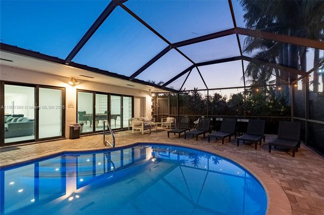 1141 N Northlake Dr, Hollywood, FL 33019