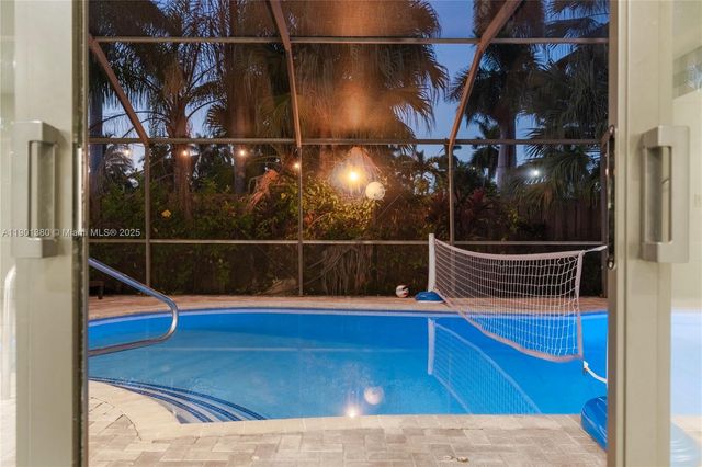 1141 N Northlake Dr, Hollywood, FL 33019