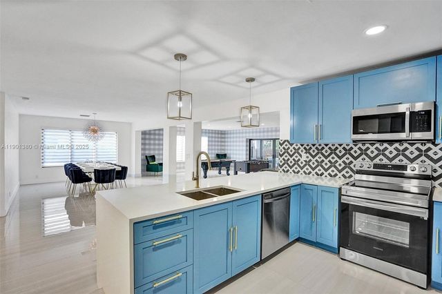 1141 N Northlake Dr, Hollywood, FL 33019