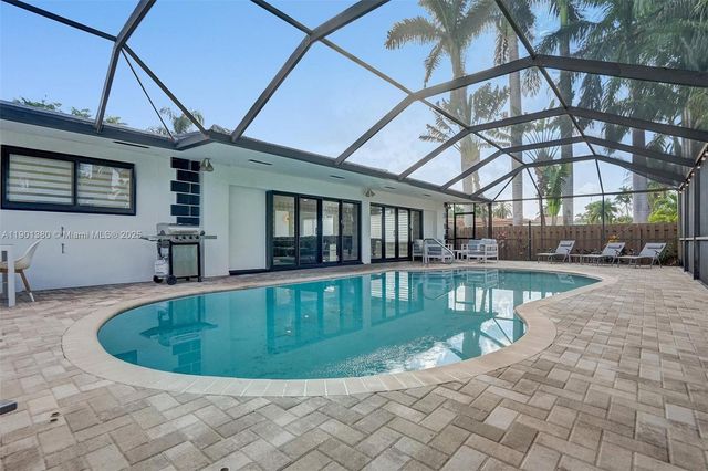 1141 N Northlake Dr, Hollywood, FL 33019