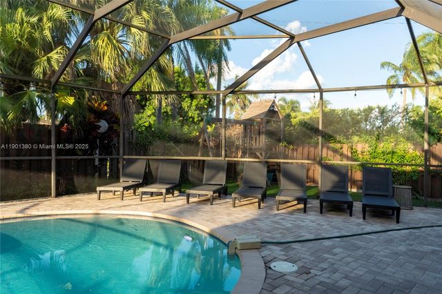 1141 N Northlake Dr, Hollywood, FL 33019