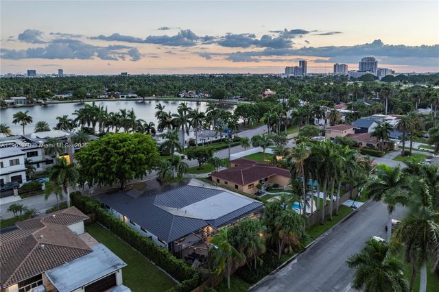 1141 N Northlake Dr, Hollywood, FL 33019