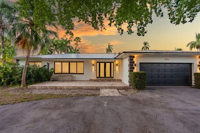 1141 N Northlake Dr, Hollywood, FL 33019
