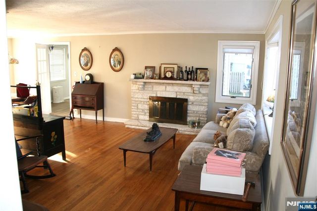 77 Donald Place, Waldwick, NJ 07463