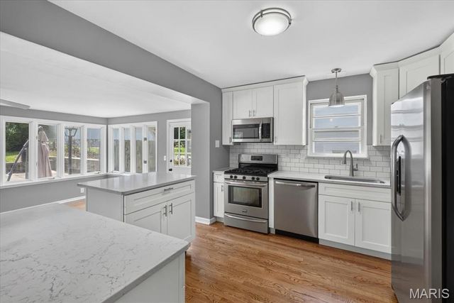 7324 Northmoor Drive, St Louis, MO 63105