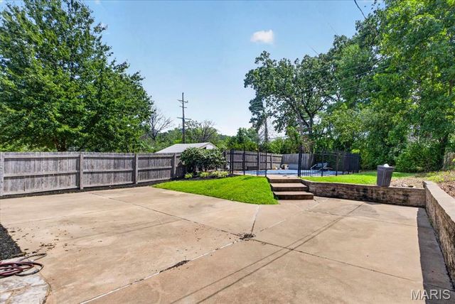 7324 Northmoor Drive, St Louis, MO 63105