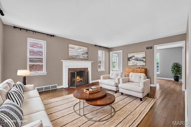 7324 Northmoor Drive, St Louis, MO 63105