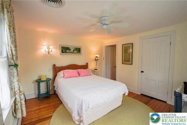 52 River Road, Tinicum Twp, PA 18947