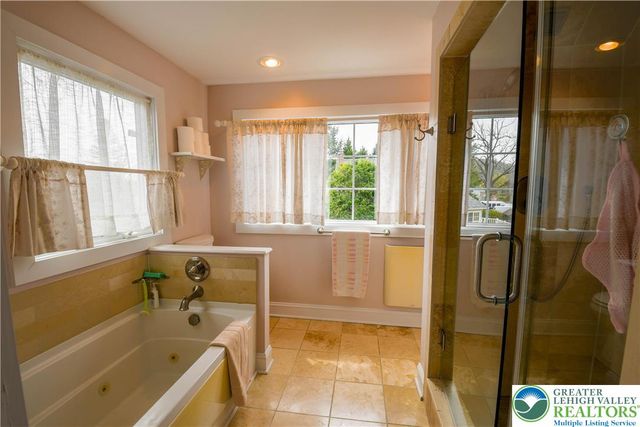 52 River Road, Tinicum Twp, PA 18947