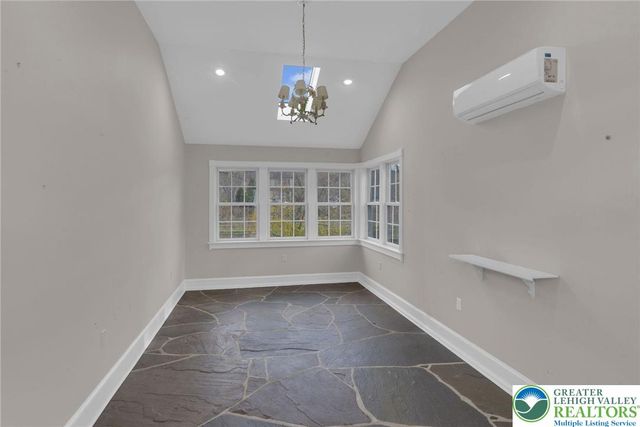 52 River Road, Tinicum Twp, PA 18947