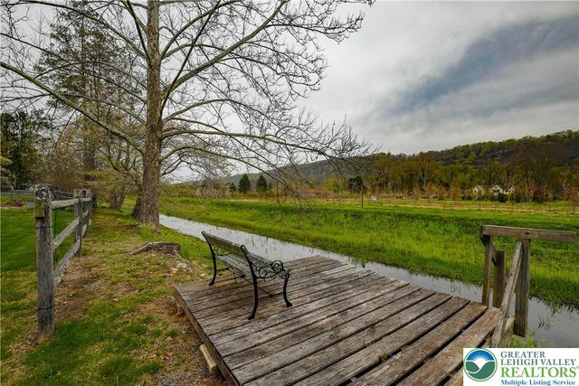 52 River Road, Tinicum Twp, PA 18947