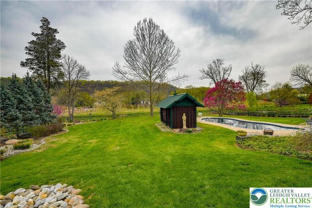 52 River Road, Tinicum Twp, PA 18947