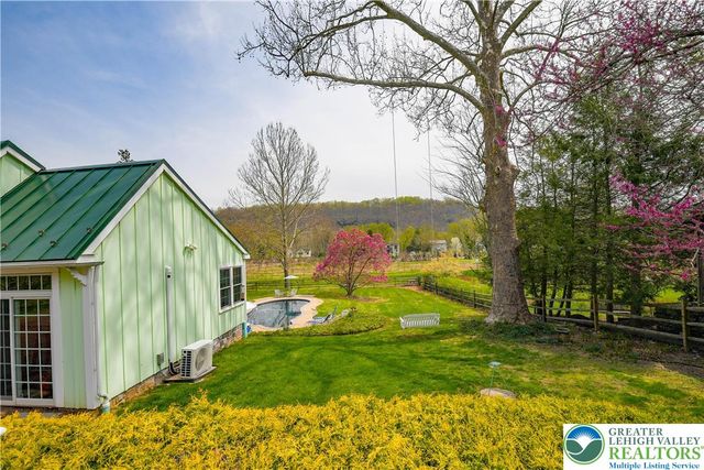 52 River Road, Tinicum Twp, PA 18947