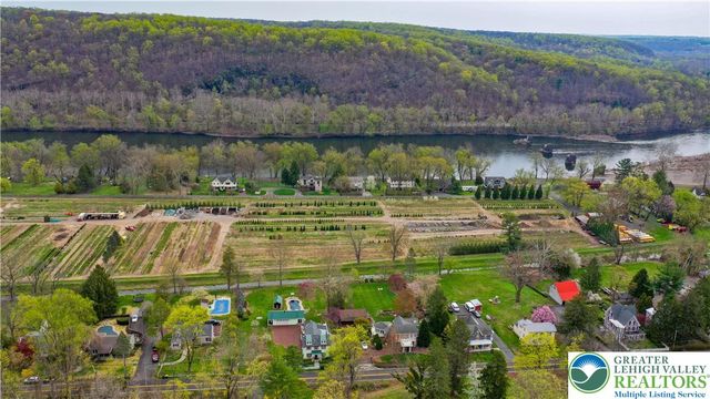 52 River Road, Tinicum Twp, PA 18947