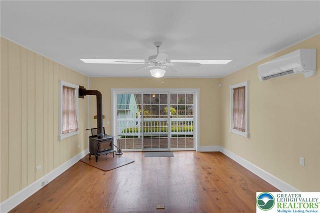 52 River Road, Tinicum Twp, PA 18947