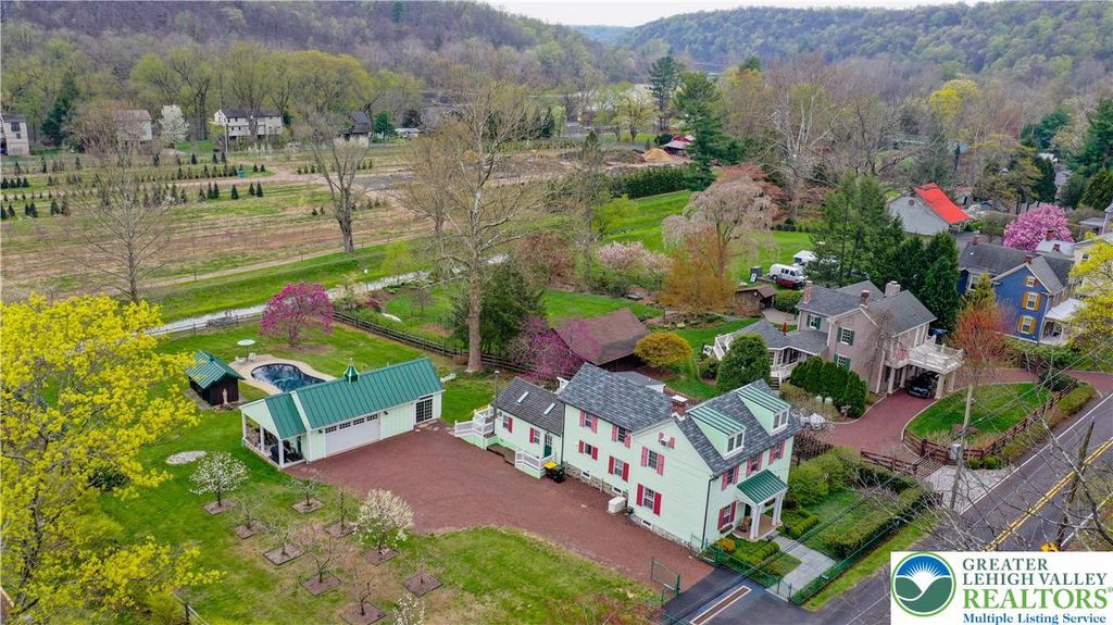 52 River Road, Tinicum Twp, PA 18947