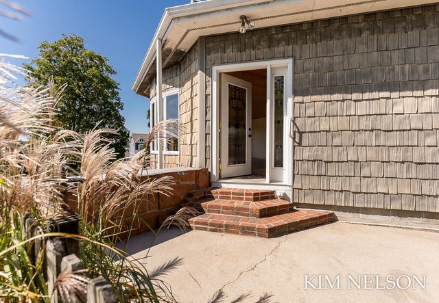 925 S Lake Street, Whitehall, MI 49461
