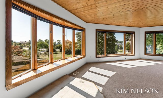 925 S Lake Street, Whitehall, MI 49461