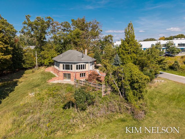 925 S Lake Street, Whitehall, MI 49461