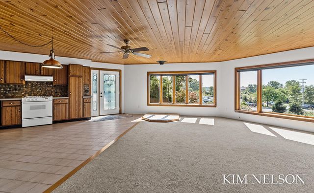 925 S Lake Street, Whitehall, MI 49461
