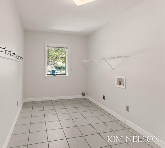 925 S Lake Street, Whitehall, MI 49461