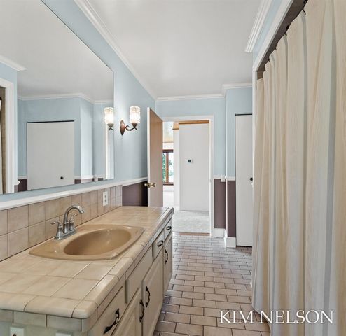925 S Lake Street, Whitehall, MI 49461