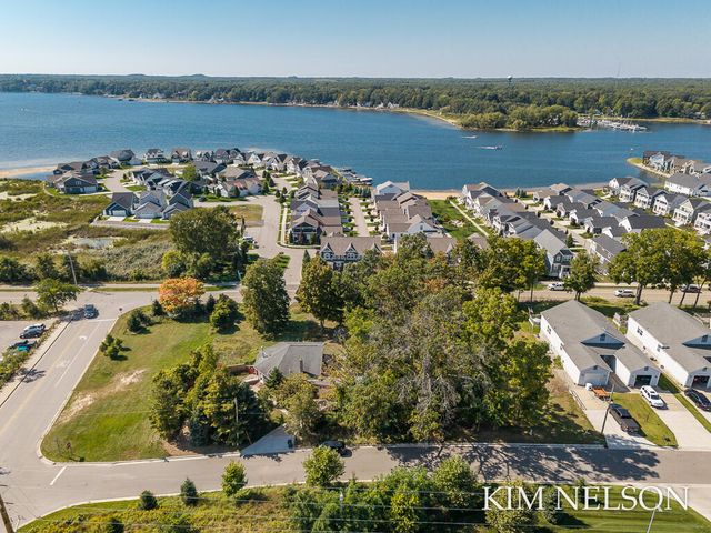 925 S Lake Street, Whitehall, MI 49461