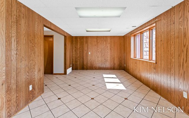 925 S Lake Street, Whitehall, MI 49461