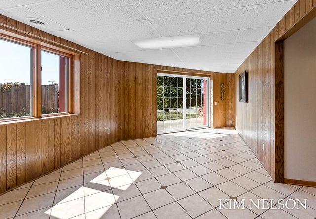 925 S Lake Street, Whitehall, MI 49461