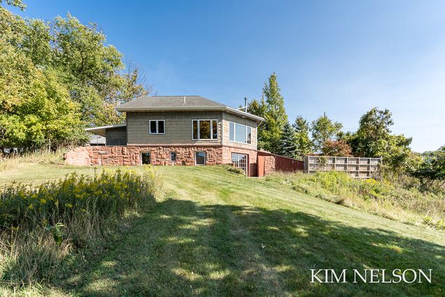 925 S Lake Street, Whitehall, MI 49461