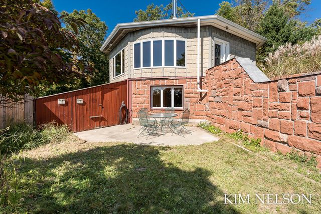 925 S Lake Street, Whitehall, MI 49461