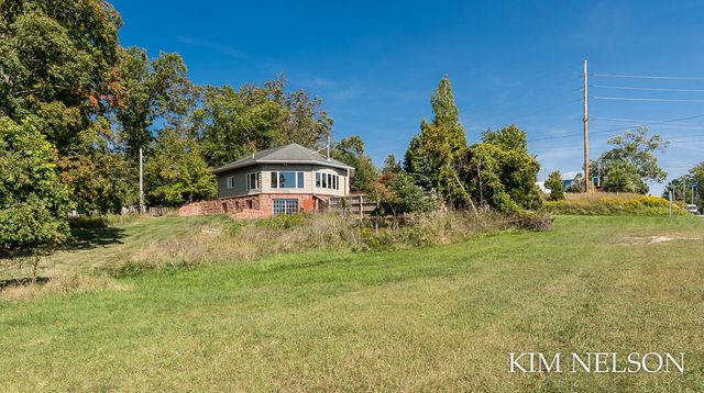 925 S Lake Street, Whitehall, MI 49461