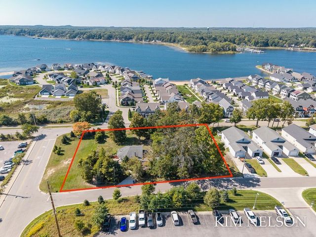 925 S Lake Street, Whitehall, MI 49461