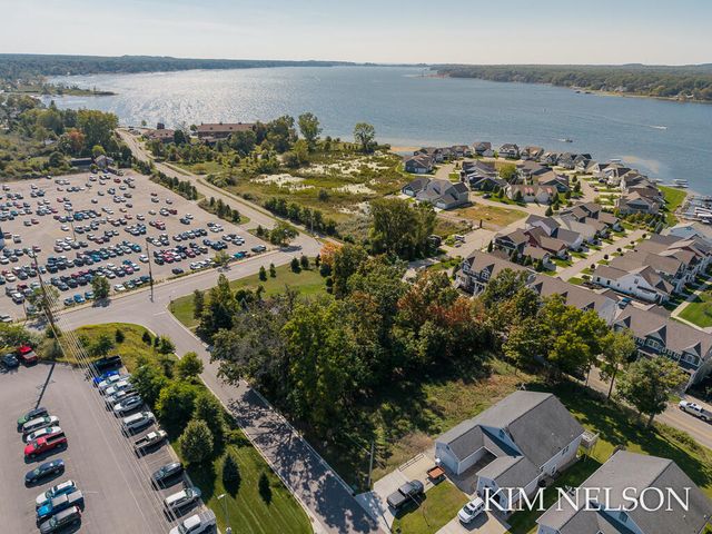925 S Lake Street, Whitehall, MI 49461