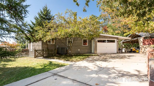 925 S Lake Street, Whitehall, MI 49461