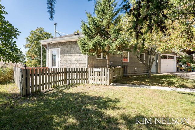 925 S Lake Street, Whitehall, MI 49461