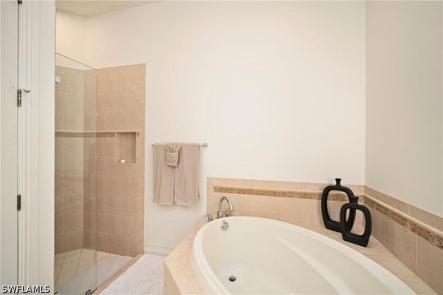 8519 Chase Preserve DR, Naples, FL 34113