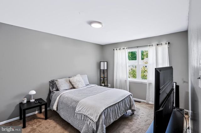 120 CALDERWOOD LN, Mount Laurel, NJ 08054