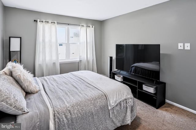 120 CALDERWOOD LN, Mount Laurel, NJ 08054