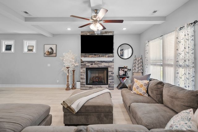 1405 Dan Brown Dr, Clarksville, TN 37042