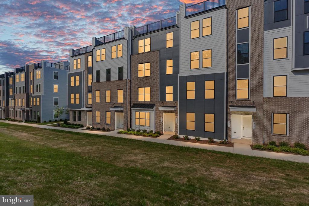 20800 CLOONGEE TER, Dulles, VA 20166