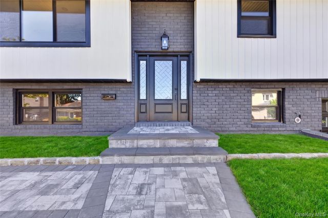 115 Arthur Avenue, Floral Park, NY 11001