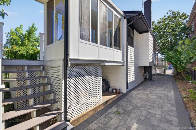 115 Arthur Avenue, Floral Park, NY 11001