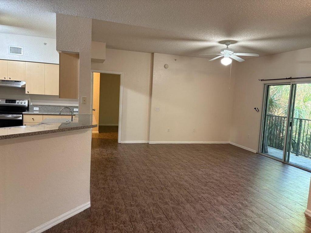 360 Crestwood Circle 306, Royal Palm Beach, FL 33411