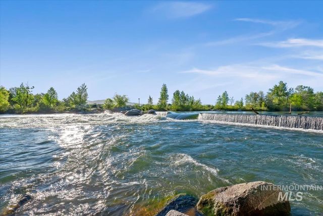 3880 Adams St, Garden City, ID 83714